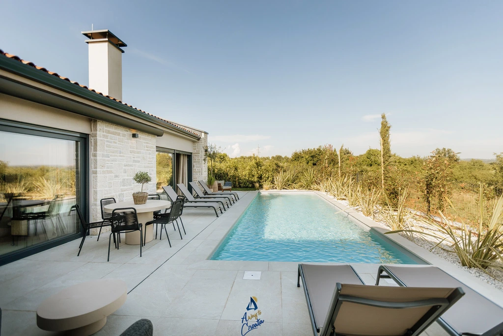 Tar Villa for 6 Guests with Heated Pool