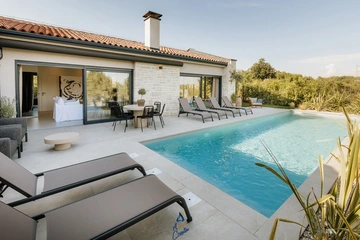 Tar Villa for 6 Guests with Heated Pool