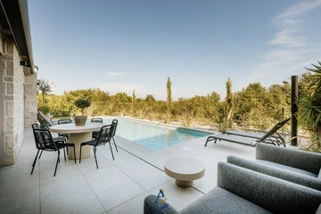 Tar Villa for 6 Guests with Heated Pool