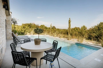 Tar Villa for 6 Guests with Heated Pool