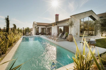 Tar Villa for 6 Guests with Heated Pool