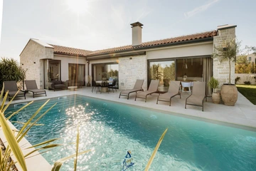 Tar Villa for 6 Guests with Heated Pool