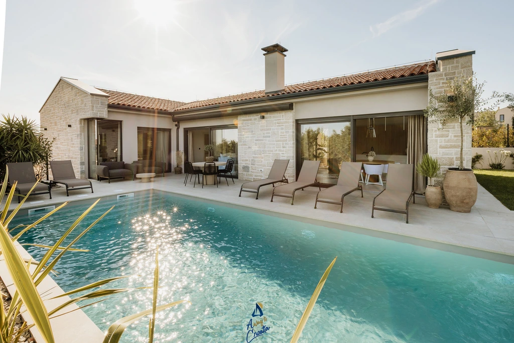 Tar Villa for 6 Guests with Heated Pool