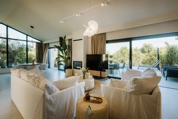 Tar Villa for 6 Guests with Heated Pool