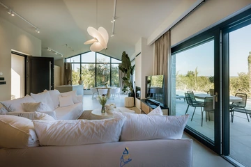 Tar Villa for 6 Guests with Heated Pool