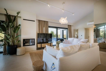 Tar Villa for 6 Guests with Heated Pool