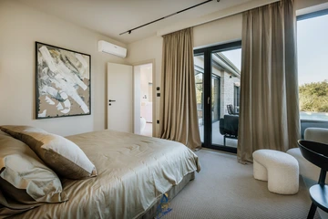 Tar Villa for 6 Guests with Heated Pool