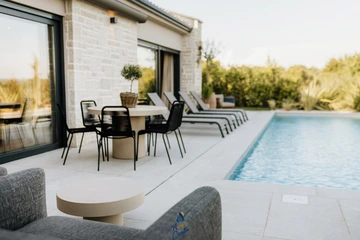 Tar Villa for 6 Guests with Heated Pool