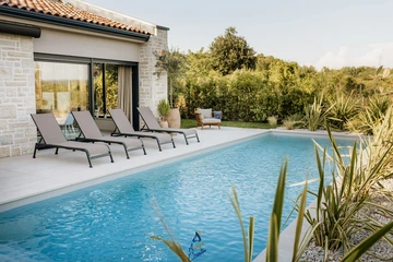 Tar Villa for 6 Guests with Heated Pool