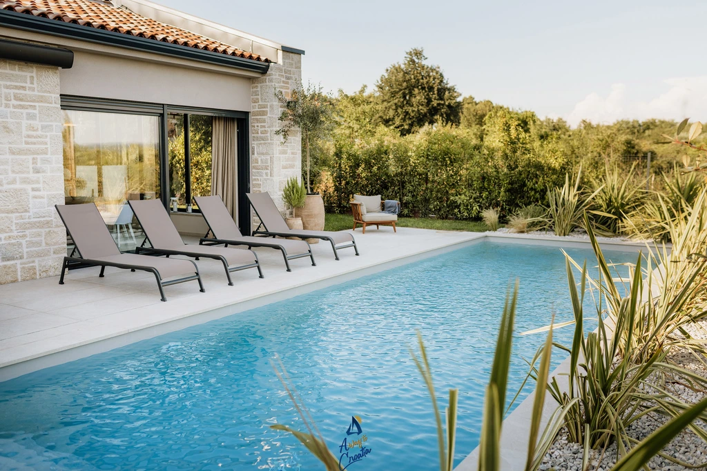 Tar Villa for 6 Guests with Heated Pool