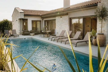 Tar Villa for 6 Guests with Heated Pool