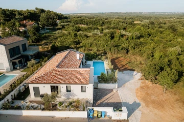 Tar Villa for 6 Guests with Heated Pool