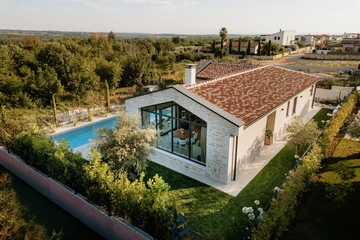 Tar Villa for 6 Guests with Heated Pool