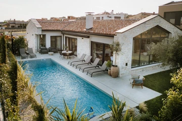 Tar Villa for 6 Guests with Heated Pool