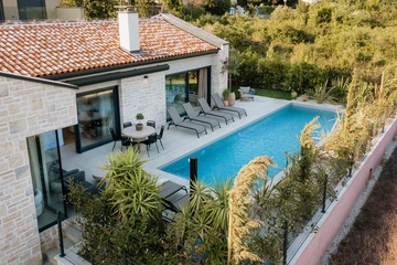 Tar Villa for 6 Guests with Heated Pool