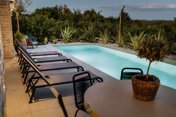 Tar Villa for 6 Guests with Heated Pool