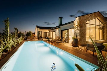 Tar Villa for 6 Guests with Heated Pool