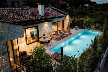 Tar Villa for 6 Guests with Heated Pool