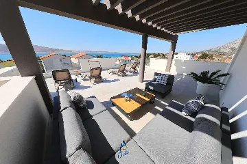 6-Bedroom Villa with Private Pool in Seline