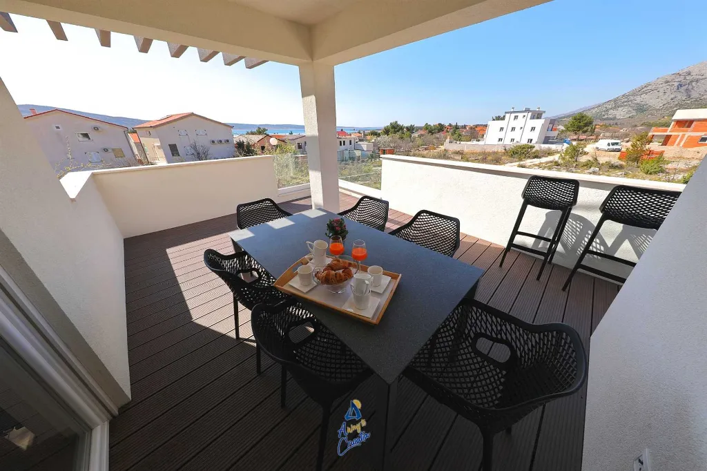 6-Bedroom Villa with Private Pool in Seline