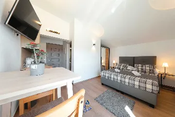 6-Bedroom Villa with Private Pool in Seline