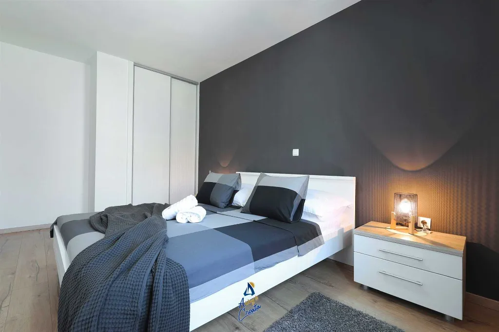 6-Bedroom Villa with Private Pool in Seline