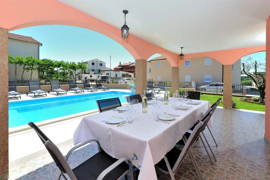 Novigrad Villa with Hydro Massage Pool for 8