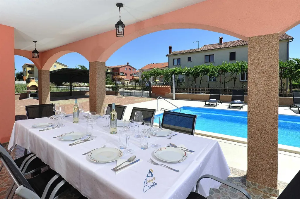 Novigrad Villa with Hydro Massage Pool for 8