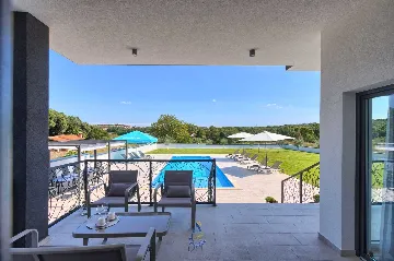 Modern 6-Bedroom Villa in Pula for Up to 14