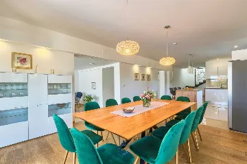 Modern 6-Bedroom Villa in Pula for Up to 14