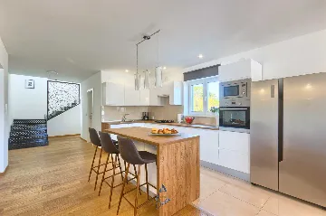 Modern 6-Bedroom Villa in Pula for Up to 14