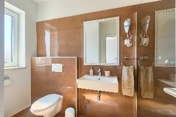 Modern 6-Bedroom Villa in Pula for Up to 14