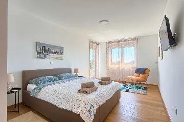 Modern 6-Bedroom Villa in Pula for Up to 14