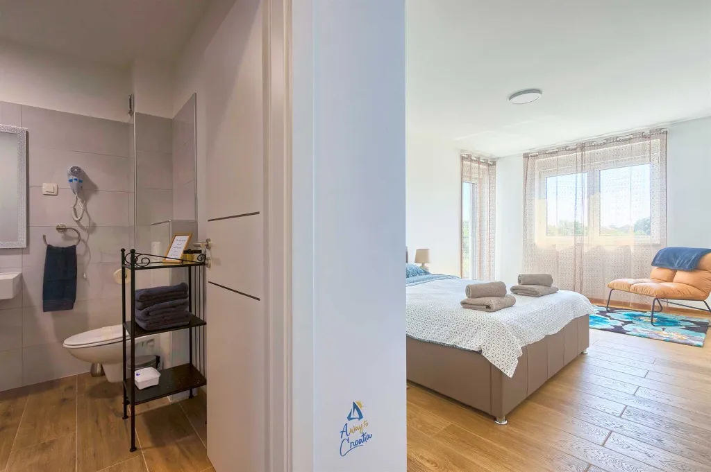 Modern 6-Bedroom Villa in Pula for Up to 14