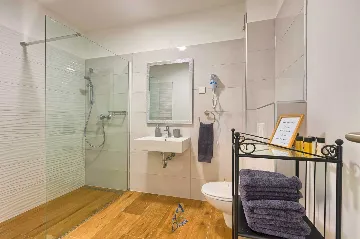 Modern 6-Bedroom Villa in Pula for Up to 14