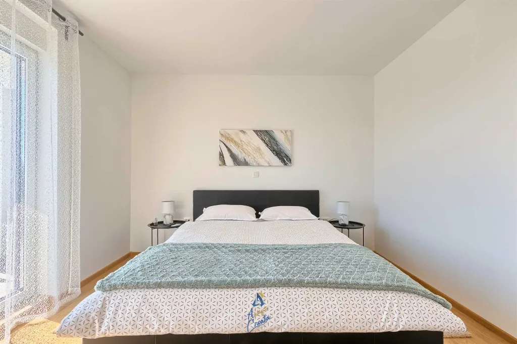 Modern 6-Bedroom Villa in Pula for Up to 14
