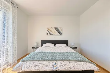 Modern 6-Bedroom Villa in Pula for Up to 14