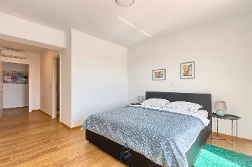 Modern 6-Bedroom Villa in Pula for Up to 14