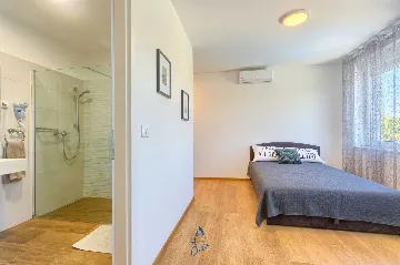 Modern 6-Bedroom Villa in Pula for Up to 14