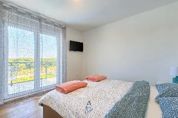 Modern 6-Bedroom Villa in Pula for Up to 14