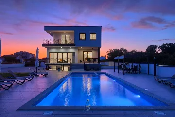 Modern 6-Bedroom Villa in Pula for Up to 14