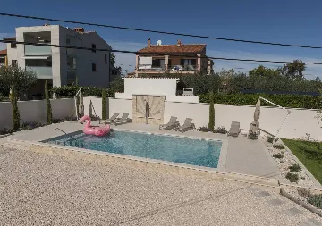 Valica 5-Bedroom Villa for Up to 11 Guests