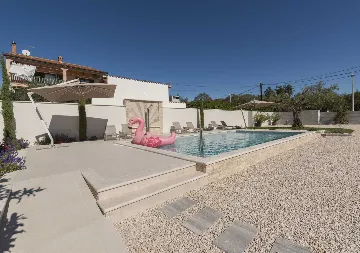 Valica 5-Bedroom Villa for Up to 11 Guests