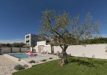 Valica 5-Bedroom Villa for Up to 11 Guests