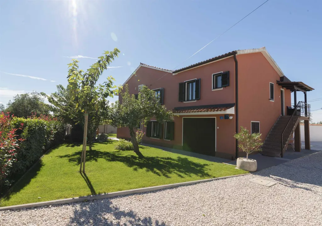 Valica 5-Bedroom Villa for Up to 11 Guests