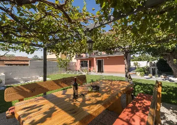 Valica 5-Bedroom Villa for Up to 11 Guests