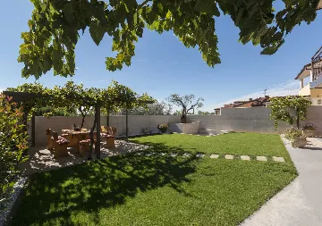 Valica 5-Bedroom Villa for Up to 11 Guests