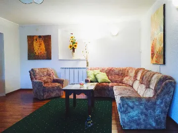 Valica 5-Bedroom Villa for Up to 11 Guests