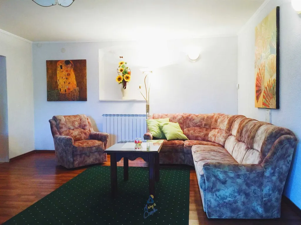 Valica 5-Bedroom Villa for Up to 11 Guests