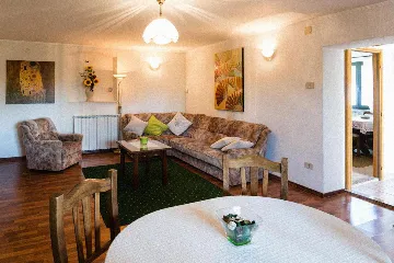 Valica 5-Bedroom Villa for Up to 11 Guests